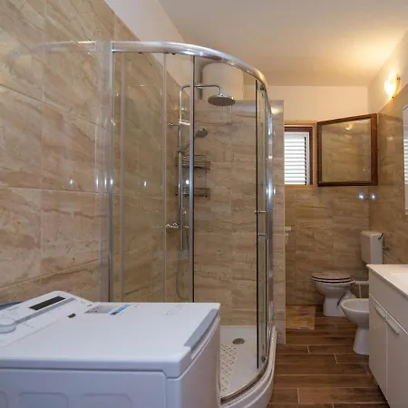 Sandra A2+1*** * Veli Lošinj